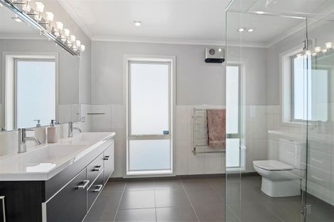 Photo of property in 12 Woodstock Place, Stoke, Nelson, 7011