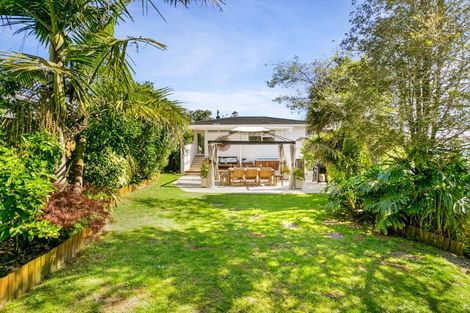 Photo of property in 11 Blakeborough Drive, Forrest Hill, Auckland, 0620