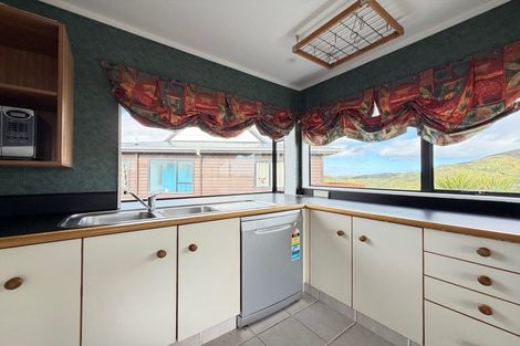 Photo of property in 5a Becker Way, Karori, Wellington, 6012