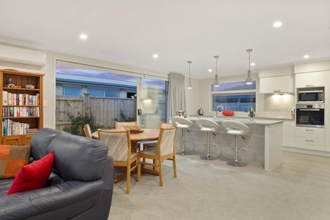 Photo of property in 16 Cassinia Close, Papamoa Beach, Papamoa, 3118