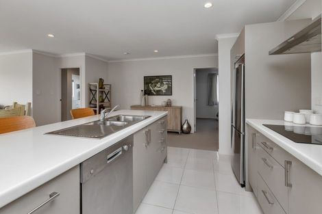 Photo of property in 6 Kamahi Place, One Tree Point, 0118