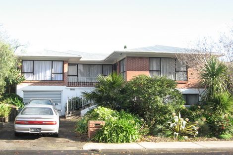 Photo of property in 23 Lawrence Crescent, Hillpark, Auckland, 2102