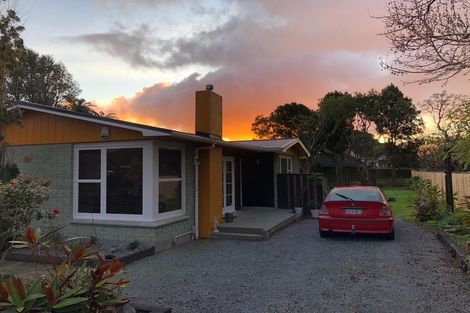 Photo of property in 16 Walton Avenue, Waikanae, 5036