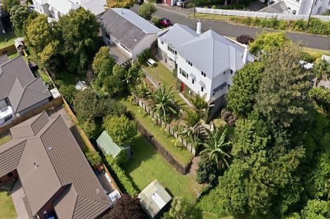 Photo of property in 6 Ridge Lane, New Plymouth, 4310