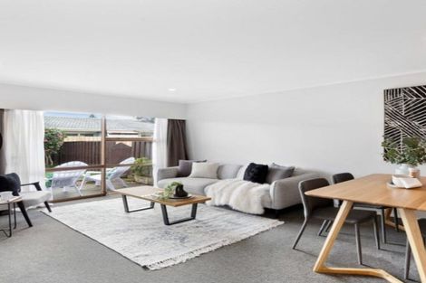 Photo of property in 2/15 Latham Avenue, Pakuranga, Auckland, 2010