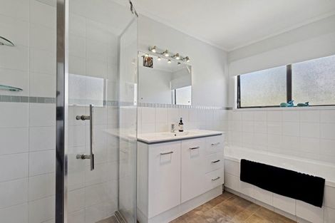 Photo of property in 26 Glencoe Road, Browns Bay, Auckland, 0630