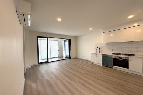 Photo of property in 4/218 Rosebank Road, Avondale, Auckland, 1026