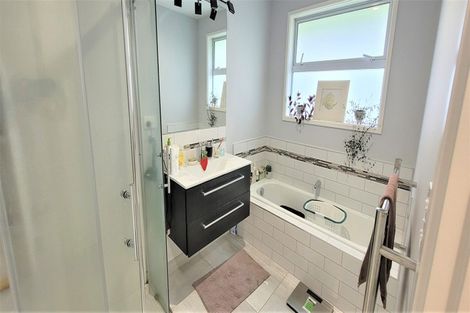 Photo of property in 266 Lakes Boulevard, Pyes Pa, Tauranga, 3112