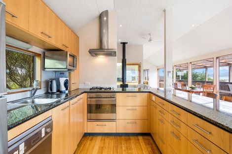 Photo of property in 17 Major Durie Place, Waikanae Beach, Waikanae, 5036