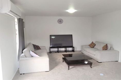 Photo of property in 2/14 Graham Road, Conifer Grove, Takanini, 2112