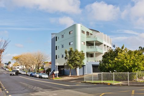 Photo of property in 112/3 Morningside Drive, Morningside, Auckland, 1025