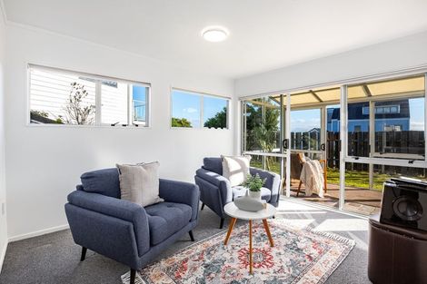 Photo of property in 6 Tregear Place, Camborne, Porirua, 5026