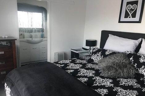 Photo of property in 7 Frosses Place, Massey, Auckland, 0614