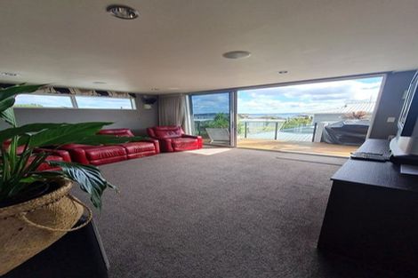 Photo of property in 36 De Luen Avenue, Tindalls Beach, Whangaparaoa, 0930