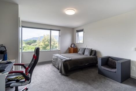 Photo of property in 18 Olliver Grove, Waikanae Beach, Waikanae, 5036