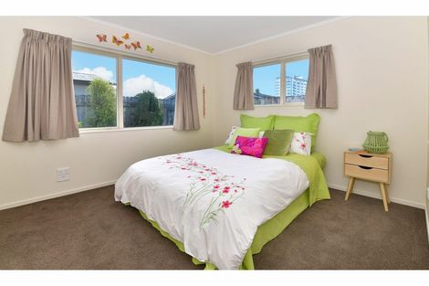 Photo of property in 168 Centreway Road, Orewa, 0931
