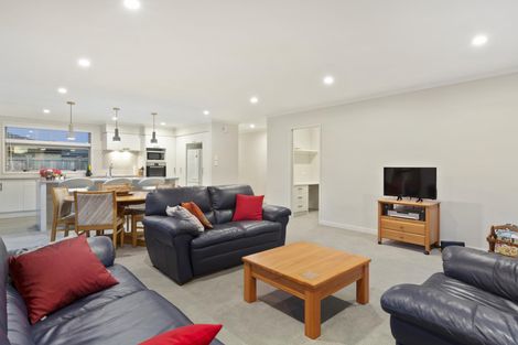 Photo of property in 16 Cassinia Close, Papamoa Beach, Papamoa, 3118