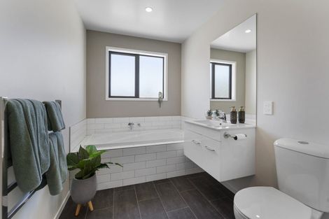 Photo of property in 2 Travertine Street, Cromwell, 9310