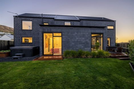 Photo of property in 5 Betty Roberts Lane, Cracroft, Christchurch, 8022