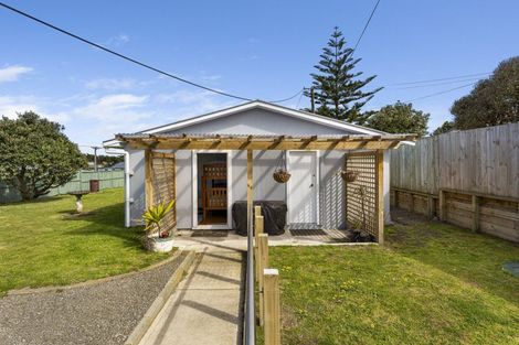 Photo of property in 29 Raukawa Street, Himatangi Beach, Foxton, 4891