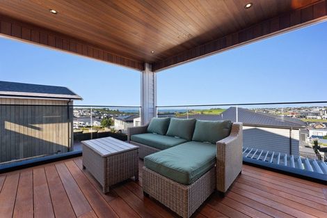 Photo of property in 25 Kumukumu Road, Long Bay, Auckland, 0630