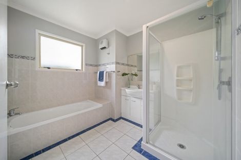 Photo of property in 42a Lisa Rise, Half Moon Bay, Auckland, 2012