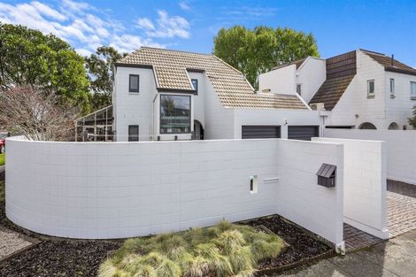 Photo of property in 1 Farnham Place, Ilam, Christchurch, 8041