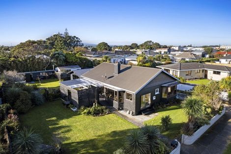 Photo of property in 69 Domett Street, Opunake, 4616