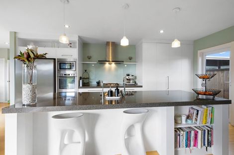 Photo of property in 7 Gleneagles Way, Waiwhakaiho, New Plymouth, 4312