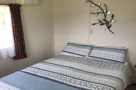 Photo of property in 8 Omokoroa Road, Omokoroa, 3114