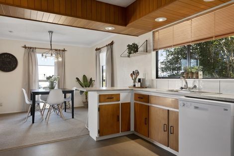 Photo of property in 23 Cheltenham Terrace, Newlands, Wellington, 6037