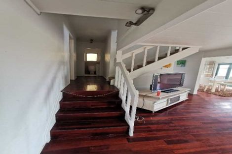 Photo of property in 81 College Road, Northcote, Auckland, 0627