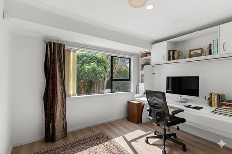 Photo of property in 2/8 City View Terrace, Birkenhead, Auckland, 0626