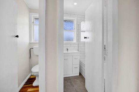 Photo of property in 6 Mcguire Street, Hawera, 4610