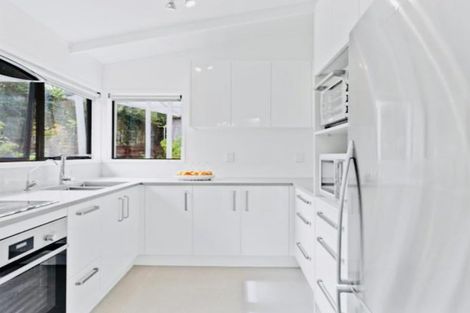 Photo of property in 30 Mannering Place, Hillcrest, Auckland, 0627