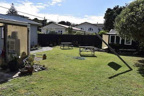 Photo of property in 27 Toi Street, Otaki Beach, Otaki, 5512