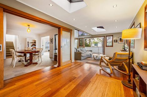 Photo of property in 2/10e Penning Road, Castor Bay, Auckland, 0620