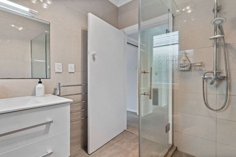 Photo of property in 11 Craigbank Avenue, New Lynn, Auckland, 0600