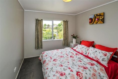 Photo of property in 2/20 Hogans Road, Glenfield, Auckland, 0629