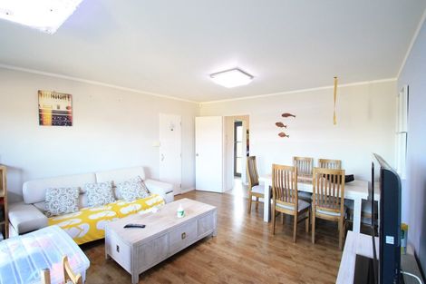 Photo of property in 2/78 West Coast Road, Glen Eden, Auckland, 0602