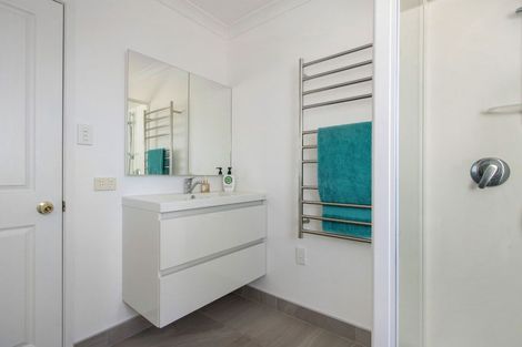 Photo of property in 32 Noble Johnston Drive, Katikati, 3129