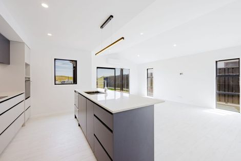 Photo of property in 14 Annie Aranui Drive, Poraiti, 4182