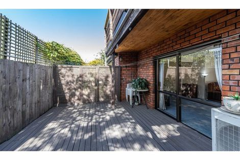 Photo of property in 30 Derenzy Place, Avonhead, Christchurch, 8042