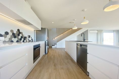 Photo of property in 15 Parkridge Place, Mount Pleasant, Christchurch, 8081