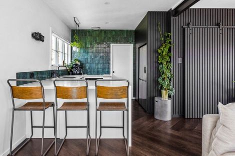 Photo of property in 709 Grove Road, Mayfair, Hastings, 4122