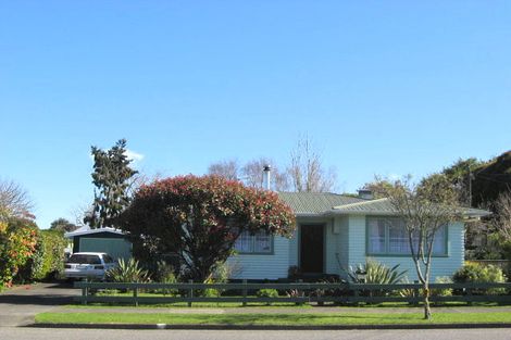 Photo of property in 79 Queenwood Road, Levin, 5510