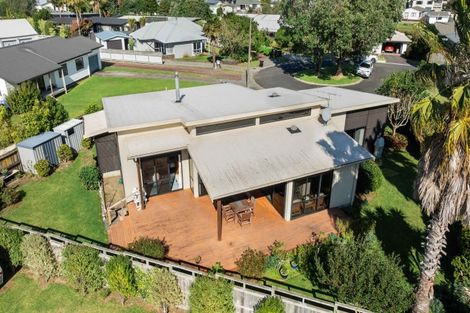 Photo of property in 10 Willow Grove, Tairua, 3508