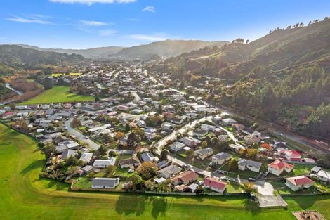 Photo of property in 8 Ngaturi Grove, Wainuiomata, Lower Hutt, 5014