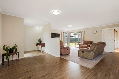 Photo of property in 7 Glengowan Place, Conifer Grove, Takanini, 2112