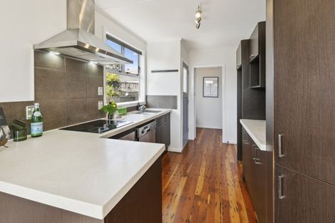 Photo of property in 27 Brooker Grove, Newlands, Wellington, 6037